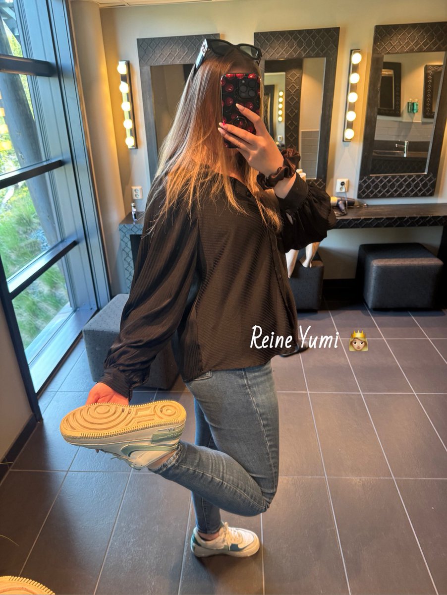 Nouveau mois, nouvelles dép0uilles &amp; nouveaux chiens à mes pi€ds 🔥

Mais aussi mes bonnes pvtes bien dévouées qui vont continuer de me servir à ma juste valeur 👸🏼❤️