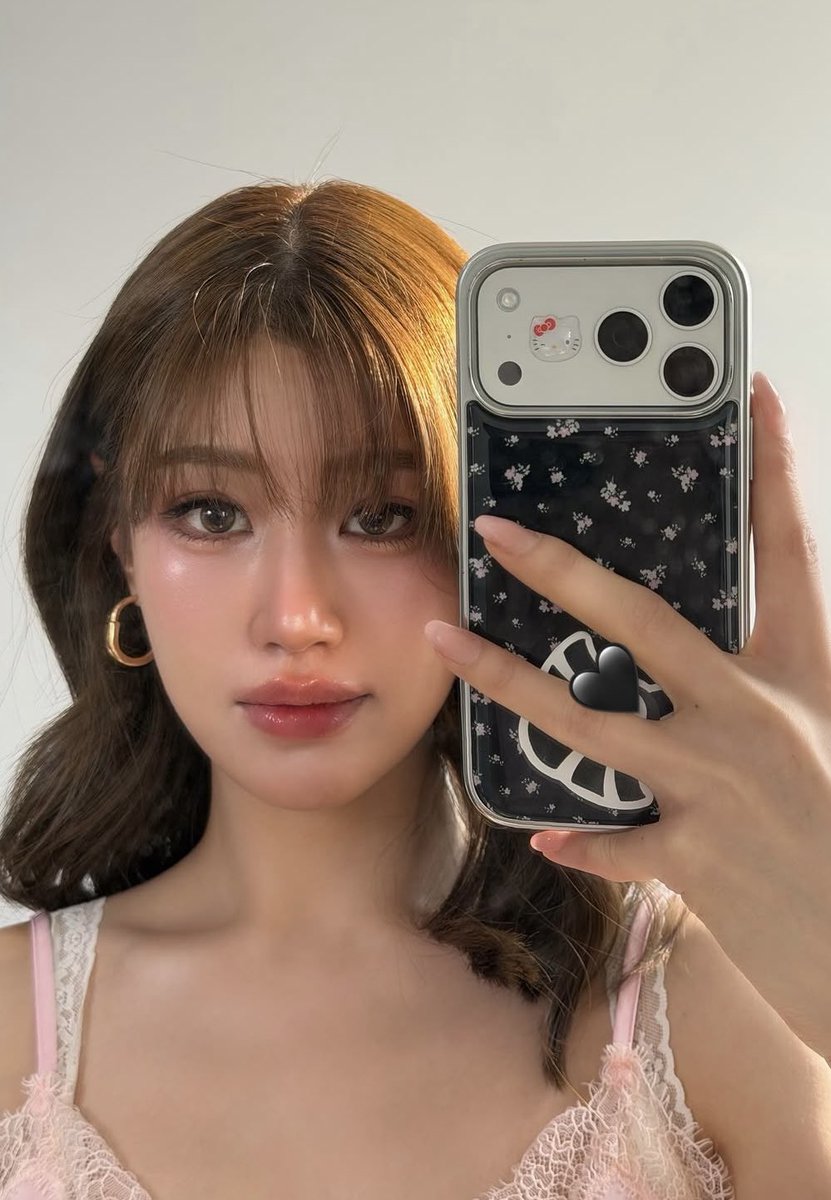 เฟย์ลุคนี้สวยมากกกกกก หน้าสวย ปากสวย ช่างแต่งหน้าเฉลยแล้วว่าลิปของ Oddtype คือสวยฉ่ำจริง แล้วคนมีความรักอะเนอะ สวยขึ้นทุ้กวัน #OddtypeTH #สวยแบบมีที่รักดูแล