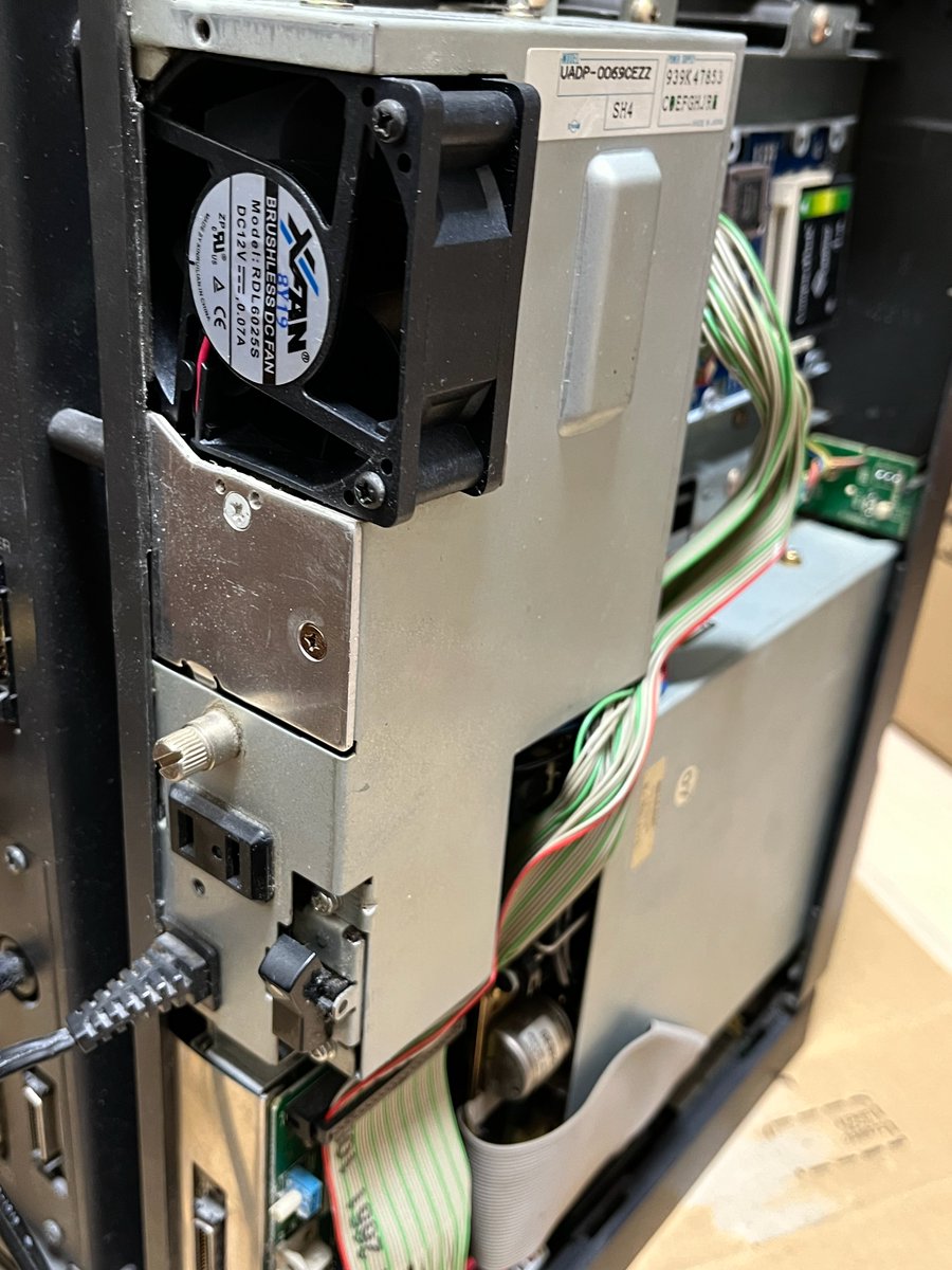 中古で入手して自分が何オーナー目なのかも分からないけど、ささやかに手を入れ続けることで愛着も増しますね☺️
・スタティックカラムOFFにして不安定な拡張メモリアクセスを解決 (2022)
・68060を交換してハングアップを解決 (2024)
・電源ファンを交換して静音化 (2026)