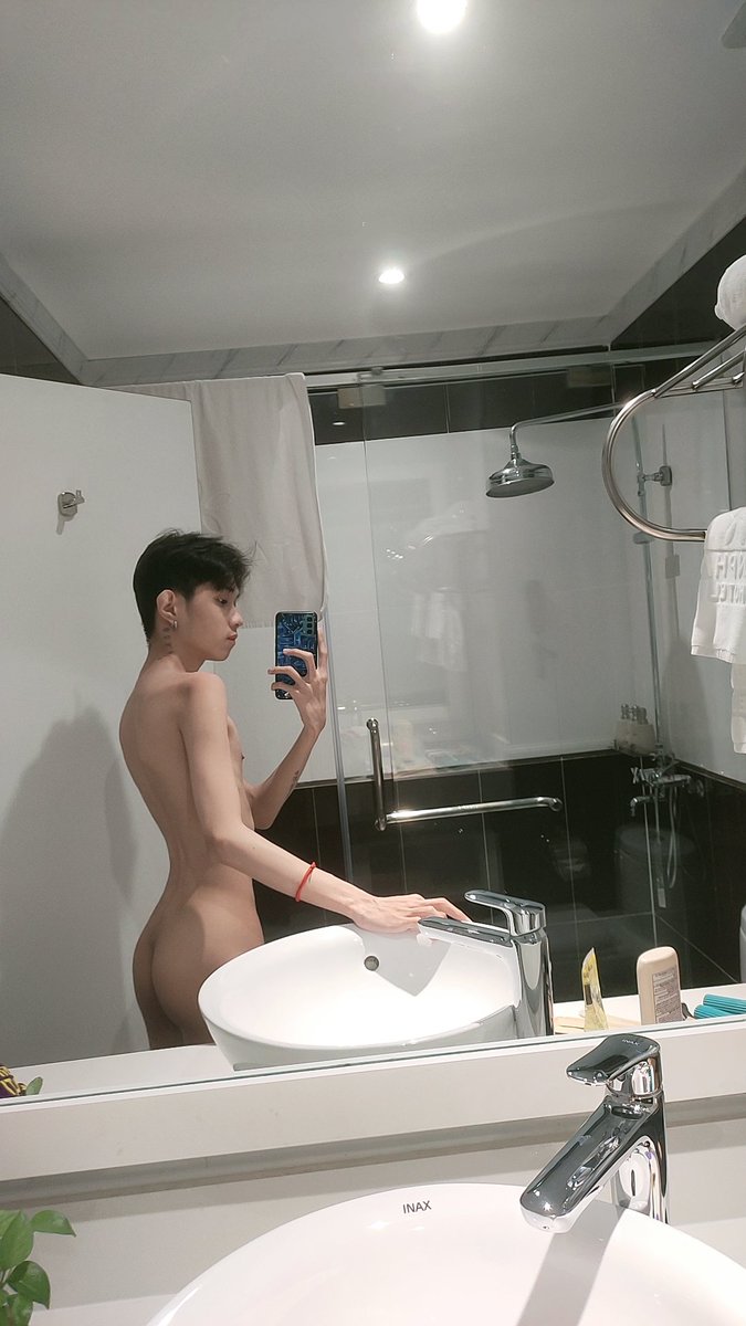 TrunNgoanMa's tweet photo. My name is Trung.
I am 23 years old 
I am 1.65m tall and weigh 42kg.
I live and work in Can Tho City.
I am a bottom (quite horny😋).
I like slim guys with big penises (the bigger the better) 🤤, aged 28 or under, healthy and chivalrous. https://t.co/AXB05WdITN