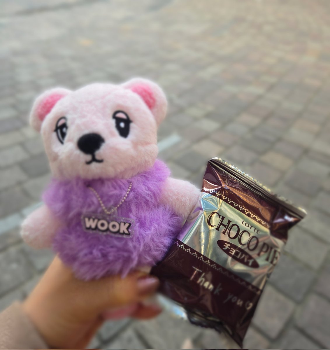 最後は汐留で迷子になりつつ(笑)あのベンチへ😂
例のチョコパイは相変わらず見つけられなかったので普通のチョコパイ食べました🤣
ドンウクさんはなぜここに辿り着いたんだろう、という話でひとしきり盛り上がった日曜日の夕方でした(笑)