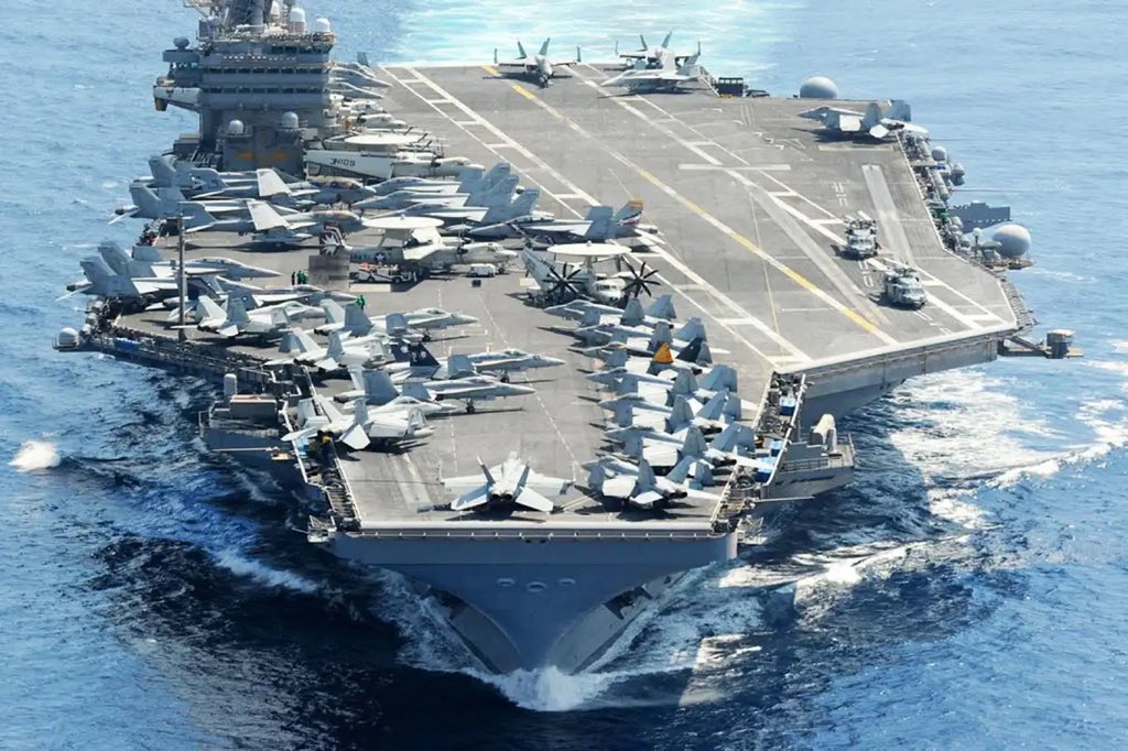 JUST IN: 🇮🇷🇺🇸 Iran launches 4 ballistic missiles at the US aircraft carrier Abraham Lincoln.