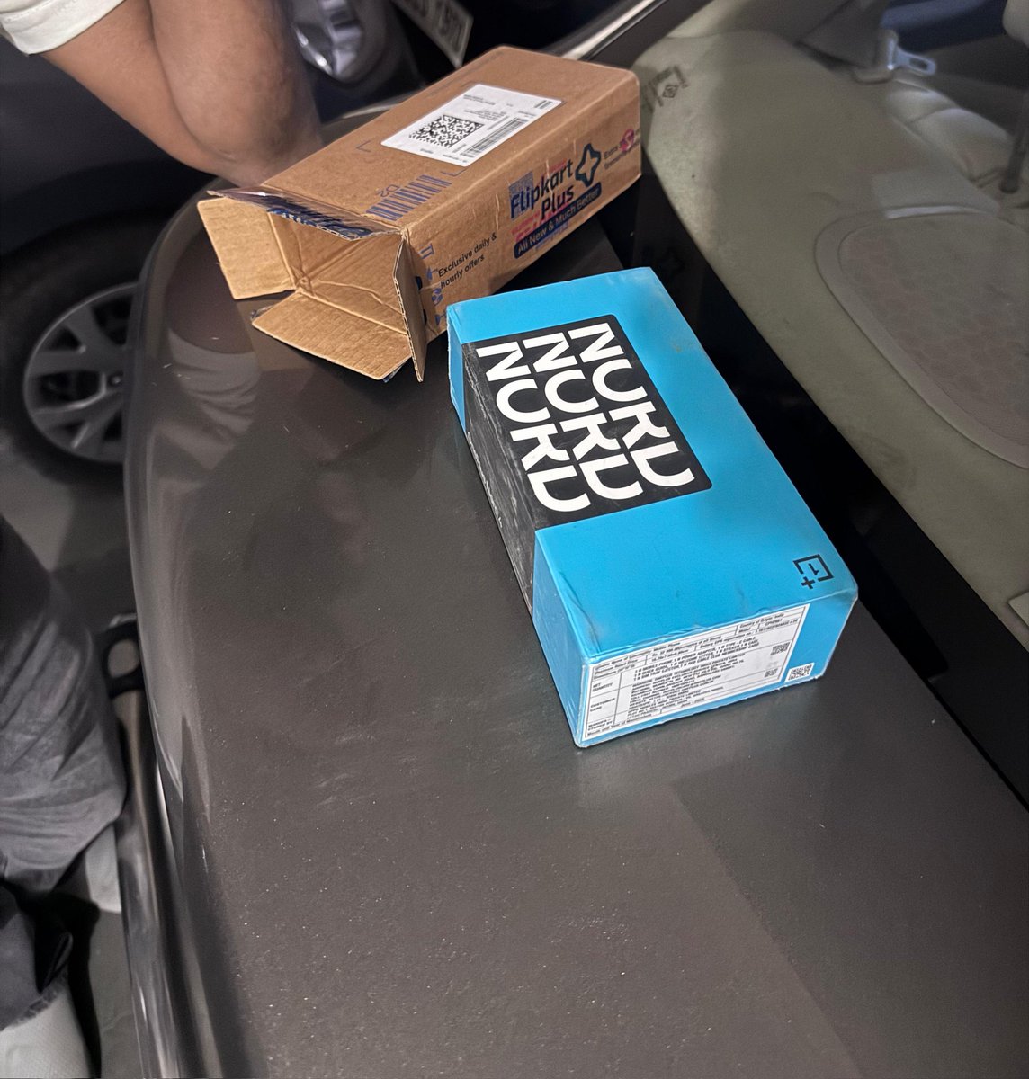 HVERM's tweet photo. @Flipkart @flipkartsupport Paid for S24ultra but got different product. Flipkart and there seller clearly playing a game as i got a great discount deal so they sent wrong product so they won't have to fulfill the order as lower price And ordered again but sent damaged used mobile https://t.co/kBtLmBi9Lz