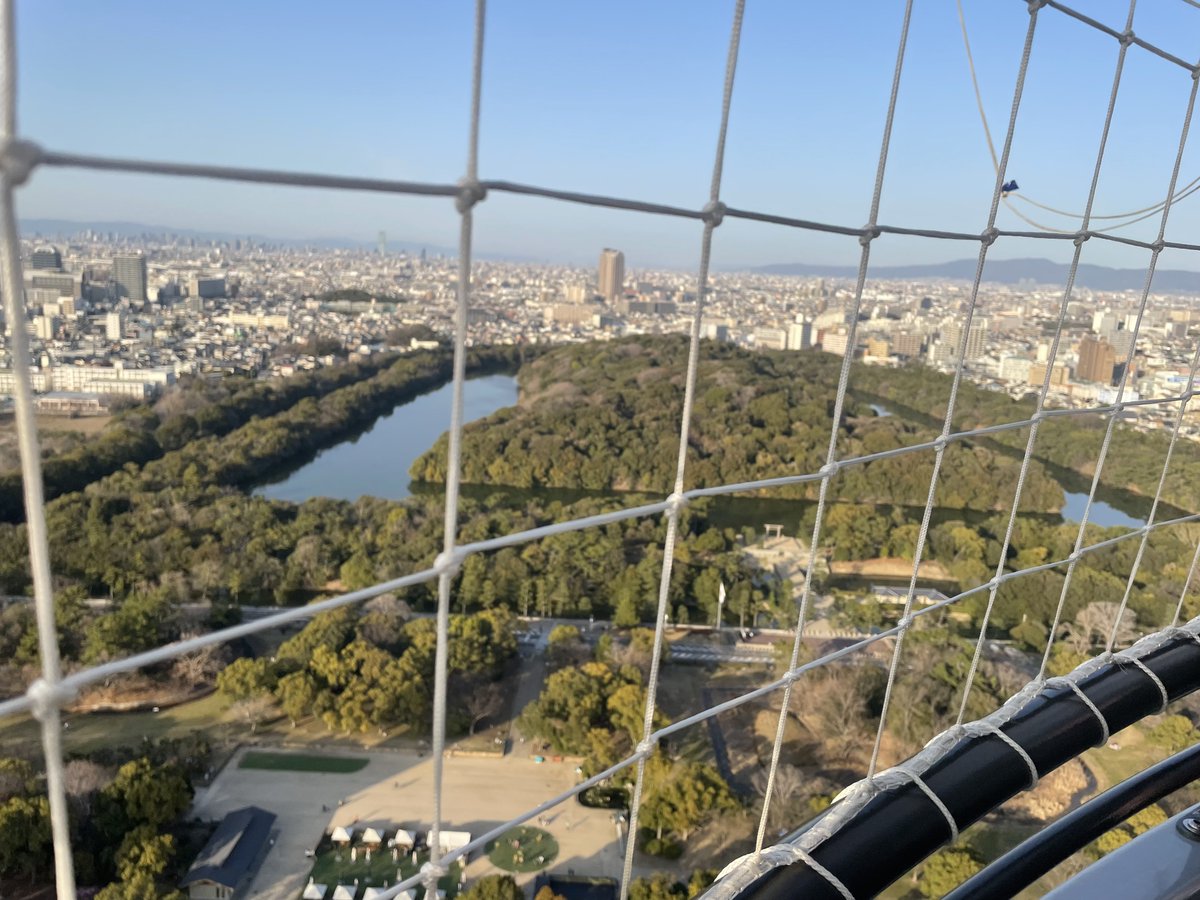 sarry_web3_joy's tweet photo. 空から歴史がほどける瞬間を見た🎈
おおさか堺バルーンから見下ろす大仙古墳。前方後円墳の“鍵穴”がくっきり浮かび上がって、胸が熱くなる景色👀✨
教科書で見た形が、街の中に確かに息づいていた🗾 #おおさか堺バルーン #大仙古墳 #前方後円墳 https://t.co/sdqaxj3GM3