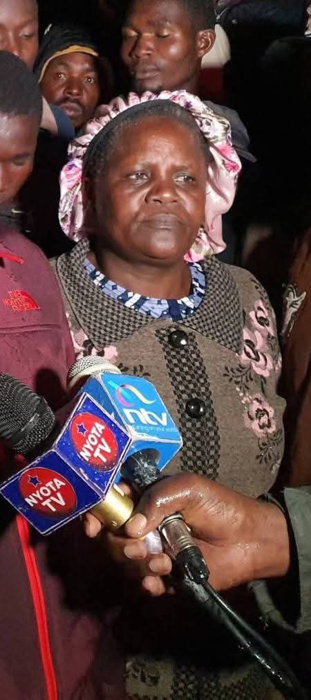 ArapTilingi's tweet photo. When tragedy struck yesterday at Chepkiep, Rubet Location, Kurkung/Surungai Ward in Mosop Constituency,Nandi County, a registered nurse Eucabet Jeptoo was just relaxing at home,  immediately with her mother they ran to the crash area, she then went back to get her gloves and her mask at home and tried to save the victims of crash, she tried her best but the burns were so severe that all the victims succumbed. Her mother with a leso  covered the bodies and prayed for the affected families. They are my Heroes. We should help Eucabet Jeptoo a job and even support them. @Araap_Sang @OleNtutuK give Eucabet a job. Anyone who wants to support her can DM me for her contacts.