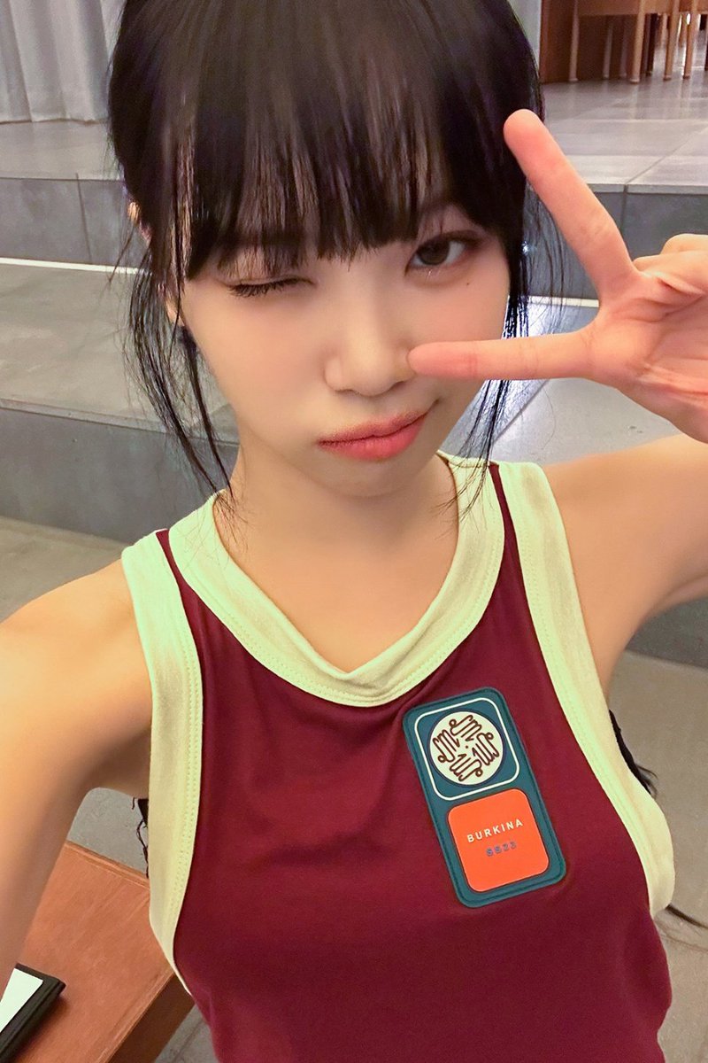 김채원 흉터 tweet media