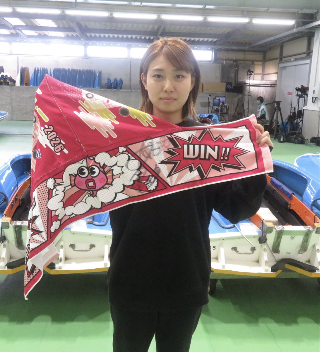 chusporace's tweet photo. ━━━━━━━━━━
🎁🎁プレゼント🎁🎁
━━━━━━━━━━
#スピードクイーンメモリアル 
まだまだやります❗️プレゼント企画🎁
第８弾は #中村桃佳 選手のサイン入り✍️大会特製マフラータオルを１人に。５日目の連勝で存在感を発揮してくれました✨

‼️応募方法‼️
1️⃣@chusporaceをフォロー📱
2️⃣この投稿をリポスト📮
応募締切：３月９日（月）
#プレゼント #ボートレース鳴門