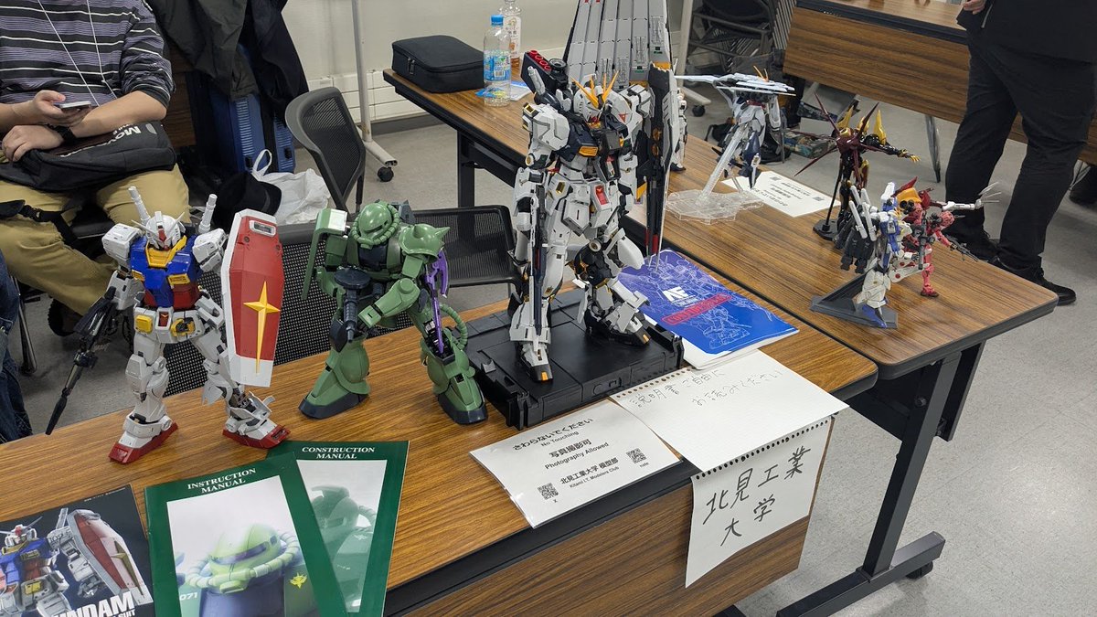 hokkaidocharamo's tweet photo. 昨日は当会が協賛させて頂いた #全道学模展3rd  にお邪魔しました。
協賛賞は北海学園大学の福原さんが制作されたSEEDズゴックに進呈させて頂きました。パールとメタリックの塗装が大変美しい作品でした。
３回目の今年は年々レベルが着実に高まっていることを実感できる素晴らしい展示会でした。 https://t.co/b7yKDDNhOr
