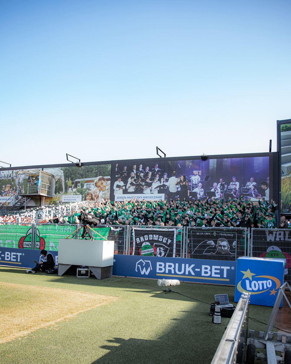 Radomiak_Radom's tweet photo. Dziękujemy Wam za wsparcie w Niecieczy! 💚

#BBTRAD https://t.co/OoYgy8FjJQ