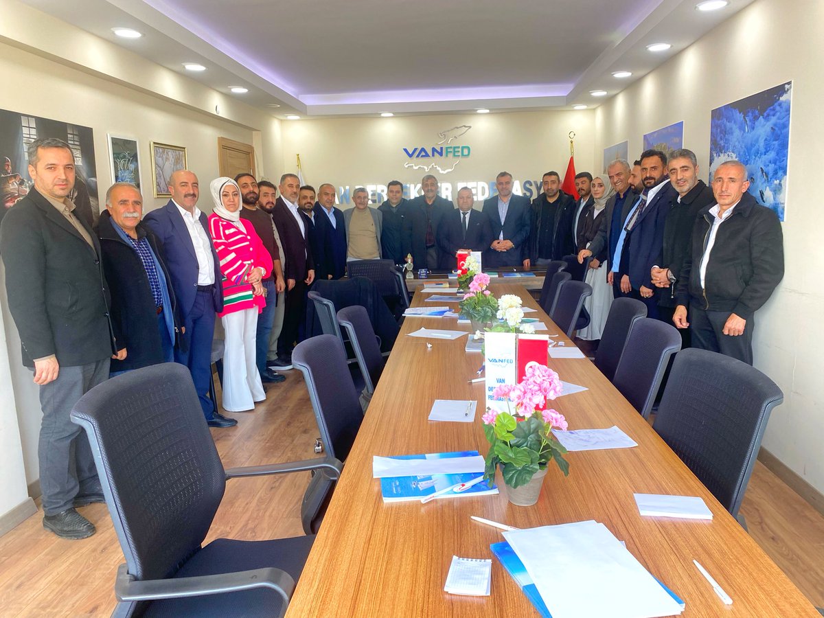 VANFED115248's tweet photo. VANFED Genel Başkanı MURAT TEYMUR başkanlığında bugün yönetim kurulu toplantımızı gerçekleştirdik.Ramazan ayı ve gelecek projeler için atacağımız adımlar hakkında konuşuldu, verimli istişareler yapıldı.Toplantımızda alınan kararlar doğrultusunda çalışmalarımıza devam edeceğiz. https://t.co/G2n02pwhSM