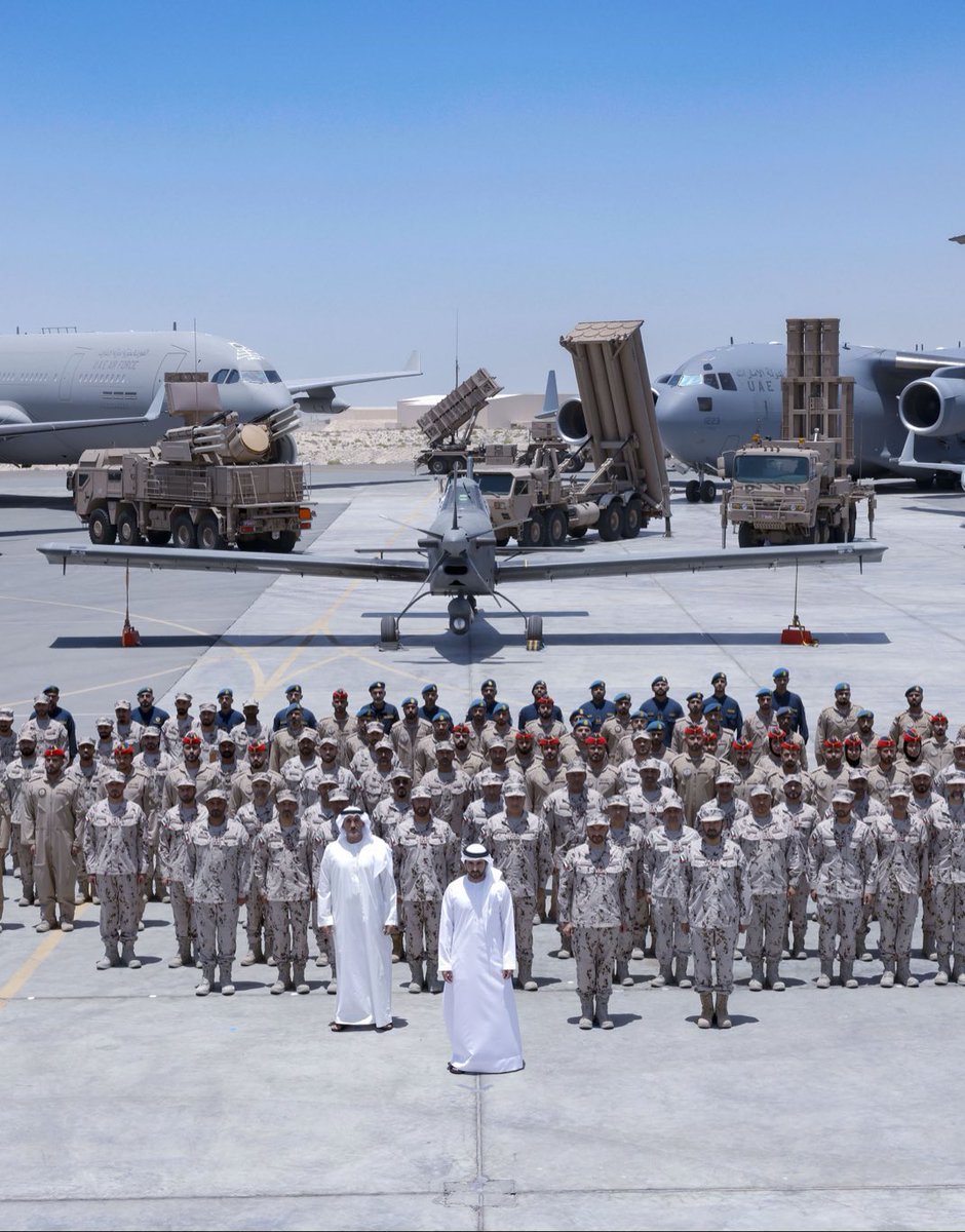 uae_parza's tweet photo. خلال ٢٤ ساعة فقط
 تم اعتراض وإسقاط 165 صاروخ و541 طائرة مسيّرة بكفاءة عالية واستجابة احترافية تعكس جاهزية أبطالنا على مدار الساعة.

كل الفخر والاعتزاز بصقورنا في السماء وأبطالنا في الميدان 🇦🇪 https://t.co/O8F6ZKIIOO