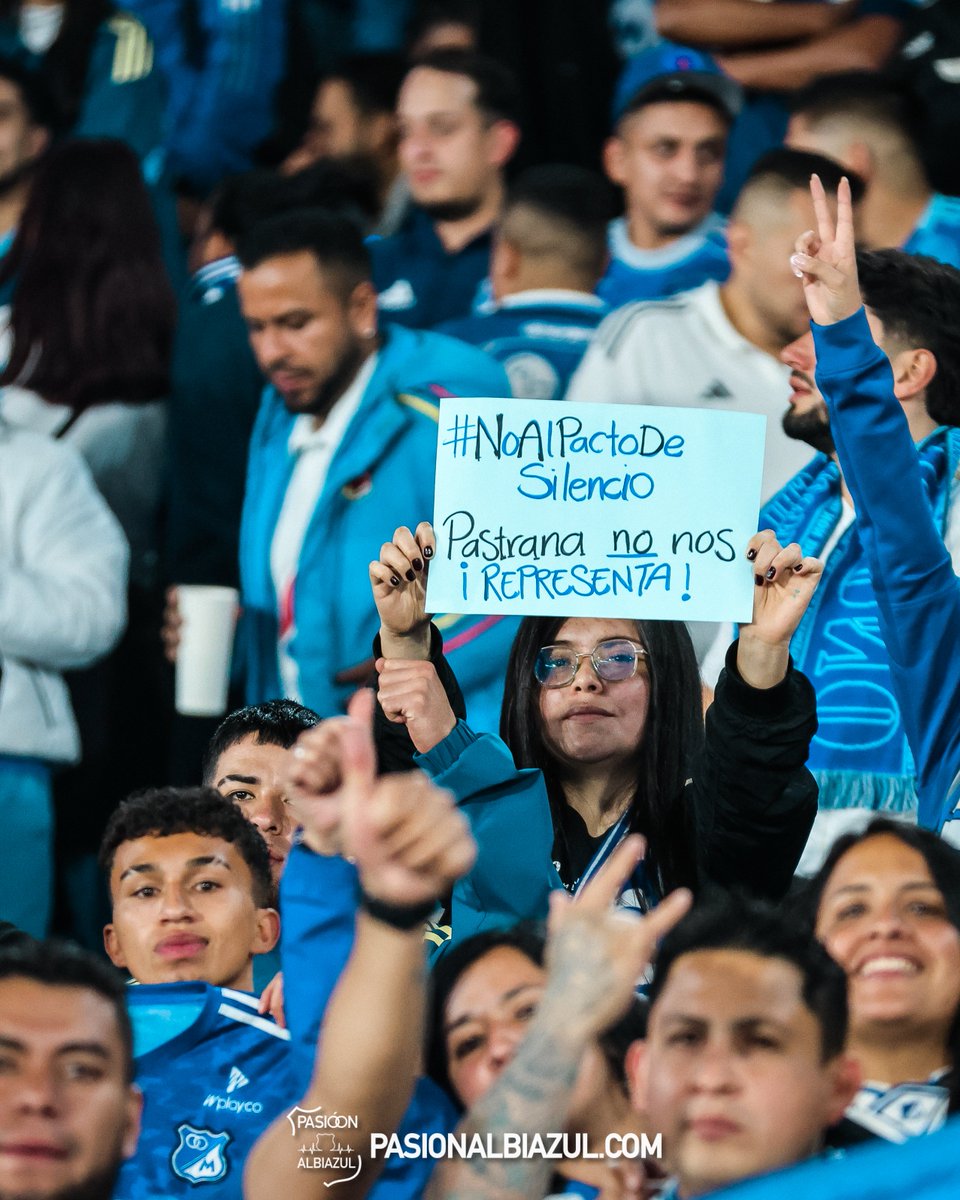 PasionAlbiazulO's tweet photo. Ⓜ️ ¡YO TE QUIERO MI MILLOS, YO A TI TE SIGO!⚽

Estas son las #postales de nuestros hinchas que dejó la victoria ante Pereira en El Campin.
¿Ya te buscaste en nuestra galería de hinchas?🤔

Galería completa en: https://t.co/EyOYG28jZx https://t.co/JS61cLj7Lr