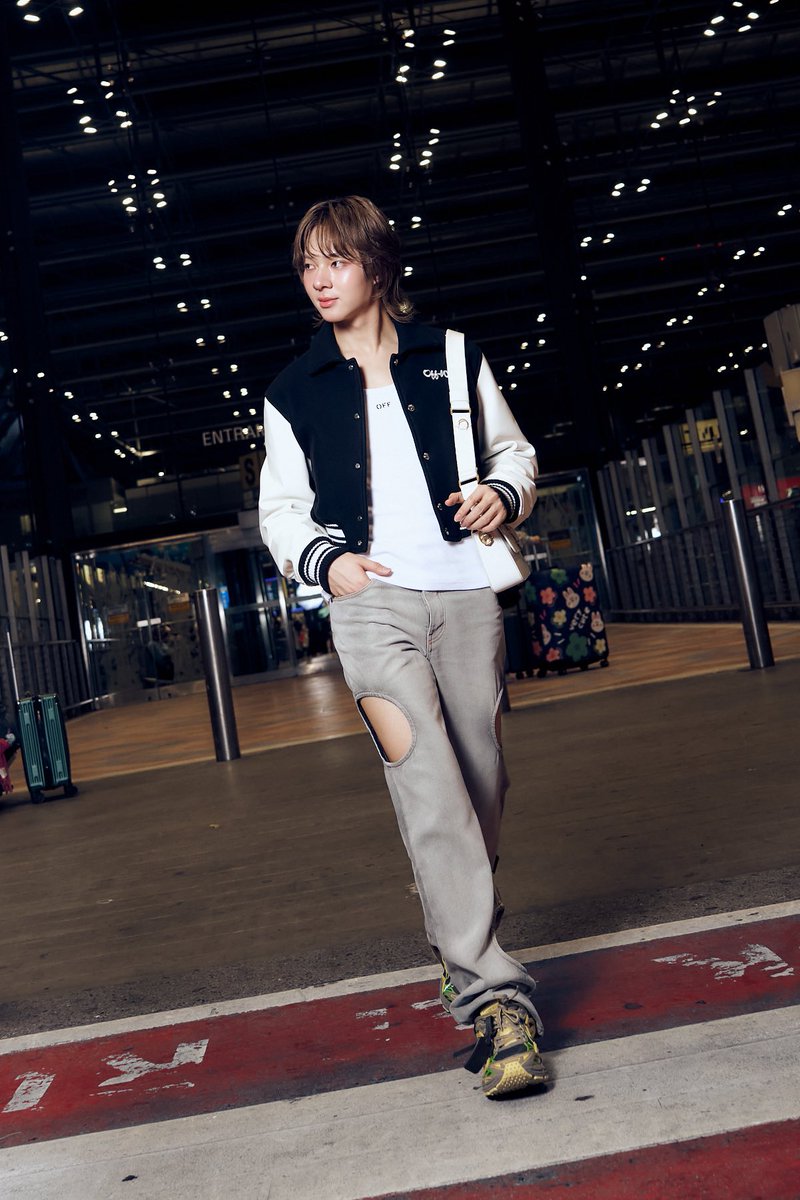 📸LINDOS! Confira as novas fotos de #ZeeNuNew para a marca Off-White na Paris Fashion Week 2026.

ZEENUNEW GO TO PARIS FW #ZEENUNEWWITHOFFWHITE