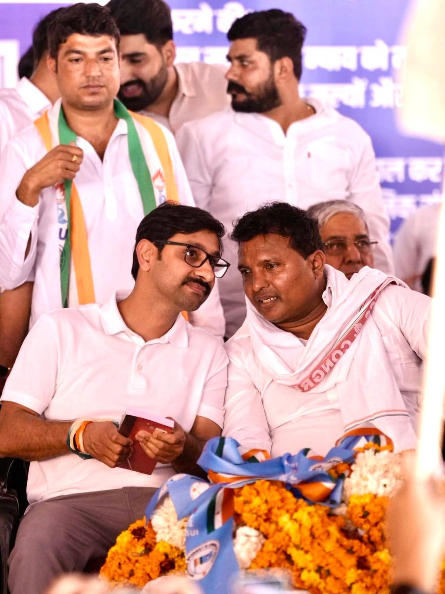 ManishCharanRu's tweet photo. 📍दिल्ली
NSUI के नव-नियुक्त राष्ट्रीय अध्यक्ष बड़े भाई विनोद जाखड़ जी के “पदभार ग्रहण समारोह संकल्प सभा” में सम्मिलित होकर उन्हें बधाई एवं शुभकामनाएं प्रेषित की॥

युवा शक्ति और छात्र हितों के लिए आपका नेतृत्व प्रेरणादायक है।
@VinodJakharIN @nsui 
@kanhaiyakumar @anshultrivedi47 https://t.co/SqjKm4PhV9