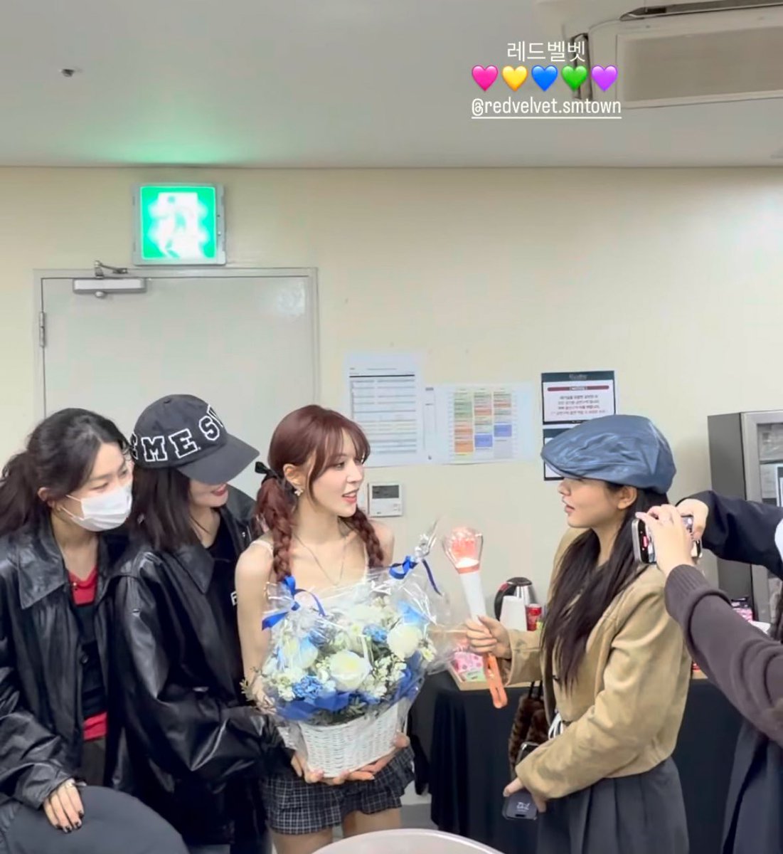 ไม่ว่ายังไงก็ตาม สีต้องถูก ตำแหน่งต้องเป๊ะ น้องเค้กก็บ้าสีไม่ต่างกับลัฟวี่