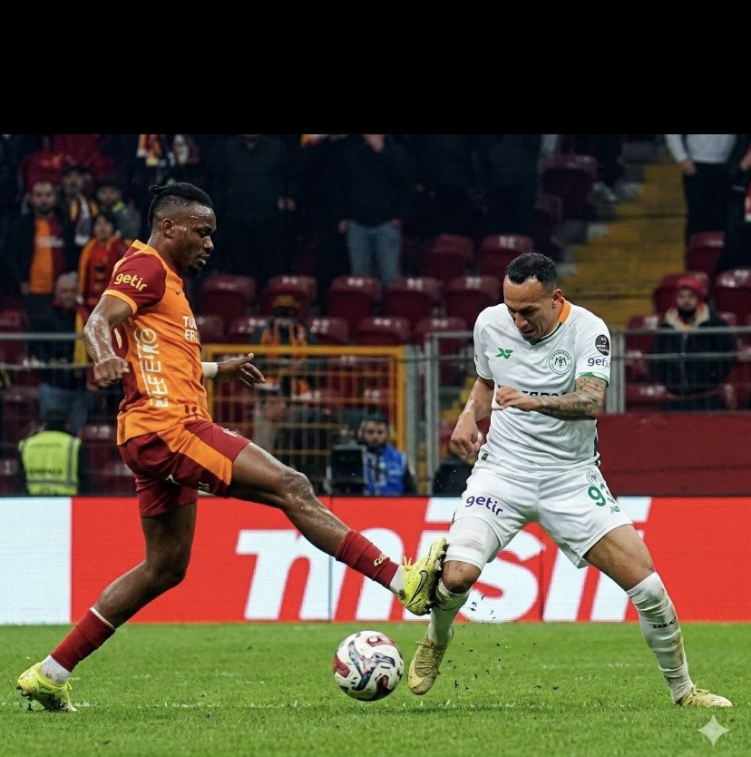 3dieforGala's tweet photo. Dünden beri fbjklilerin dolaştırdığı bir foto var. Alanyaspor’la oynadık ama formada Konyaspor logosu var, Alanya’nın şort sponsoru getir değil ve Alanya’da 93 numaralı oyuncu yok. Şu hâle de düşmezsiniz ya :) 

 #GSvALN https://t.co/0dtBstzE3x