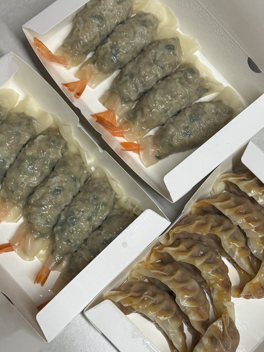 새우만두 원래 6갠데 5개 잘못 찌셔서 공짜로 주심 희희