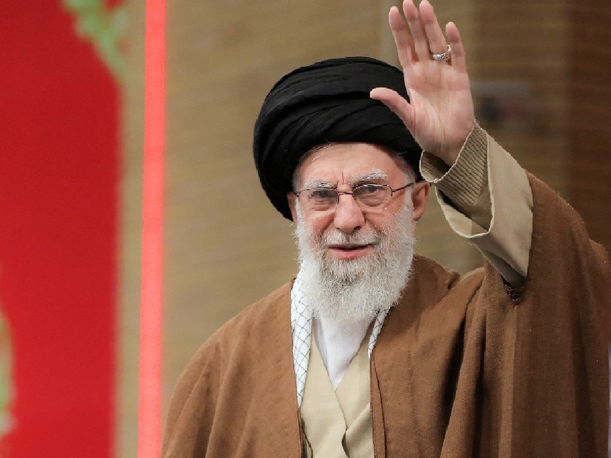 NasirNarrates's tweet photo. The biggest resistance between kufr and Islam is breached۔ 💔 
انا للّٰہ وانا الیہ راجعون۔ 😢
    #Iran 
#Khamenei https://t.co/IMfoqjYPd4