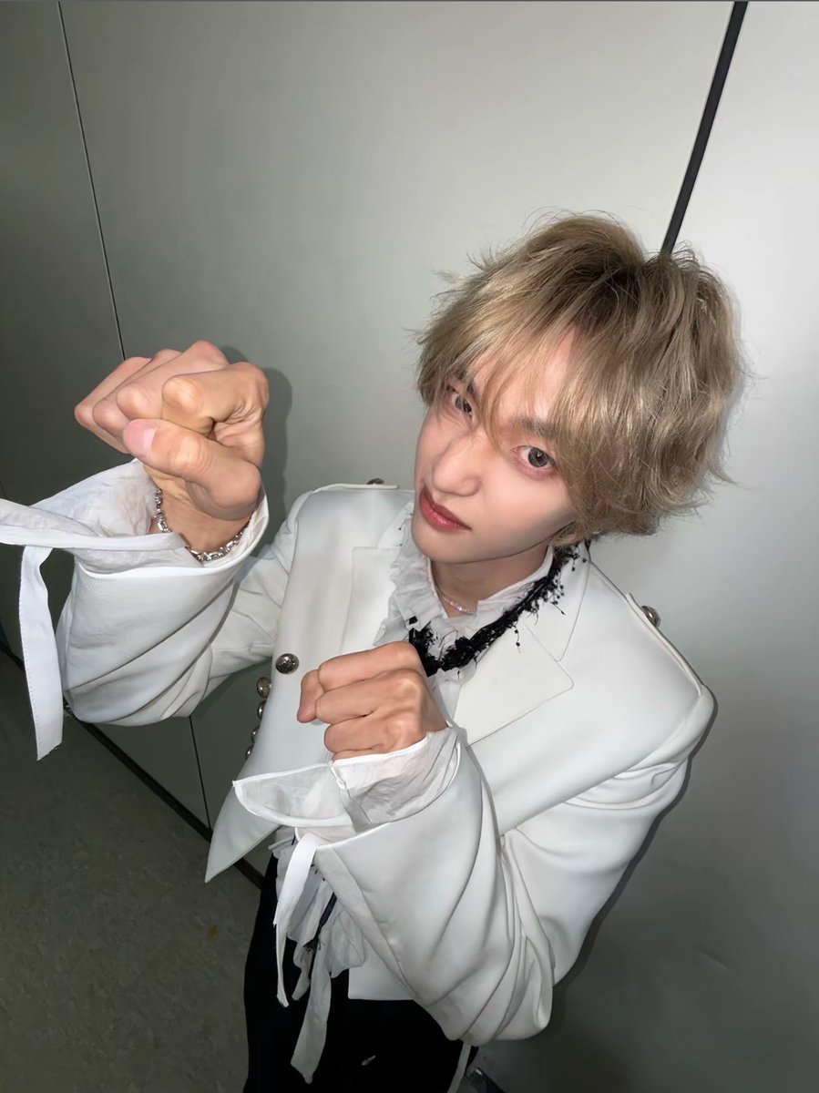 imnotwonbin's tweet photo. #원빈이가_여는_3월의도입부
#ハッピーうさにゃんデー
#OurStarWONBINDay

원빈아 생일 축하해! 영원히 빛나는 별이 되어줘 https://t.co/jaPebATZVy