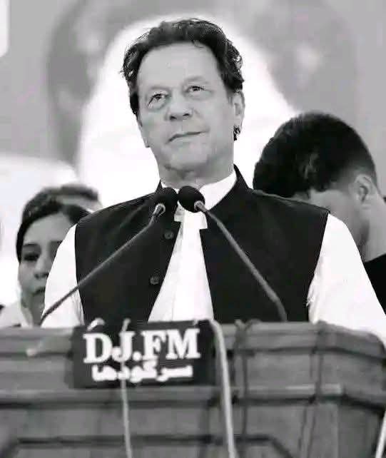 AghaSab_101's tweet photo. امتِ مسلمہ میں صرف دو ہی ایسے لیڈر تھے جو انکار کر سکتے تھے؛ ایک شہید ہو گیا اور دوسرا جیل میں ہے، باقی سب غلام ہیں۔.💔
@MehwishQamas https://t.co/ci3yCVOHcj