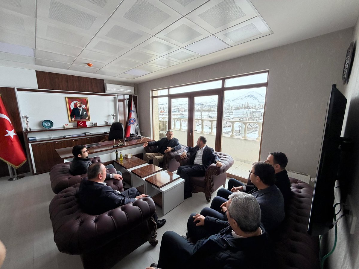 CevahirUzkurt's tweet photo. 📍 Çiftlik İlçesi 

​İlçe Emniyet Amirliğimizi ziyaret ederek emniyet personelimizle bir araya geldik. Fedakarca çalışan güvenlik güçlerimize görevlerinde kolaylıklar diliyorum. 🤝 https://t.co/V2X8ktcj0q