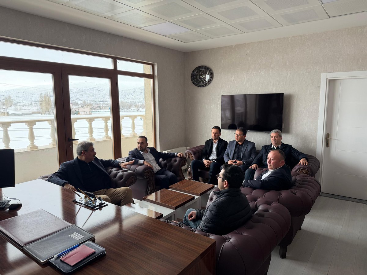 CevahirUzkurt's tweet photo. 📍 Çiftlik İlçesi 

​İlçe Emniyet Amirliğimizi ziyaret ederek emniyet personelimizle bir araya geldik. Fedakarca çalışan güvenlik güçlerimize görevlerinde kolaylıklar diliyorum. 🤝 https://t.co/V2X8ktcj0q