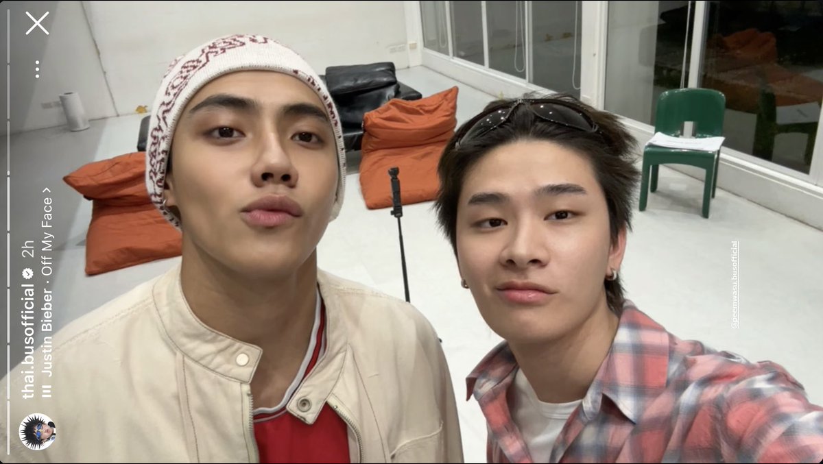 ห้ะะะ อะไรๆๆ ชั้นพึ่งตื่น พี่ไทยกระทำการอะไรรร กรี๊ดด บุคคลที่ตื่นเต้นกับ cover น้องภีม โคตรน่ารักเลย ตอนพี่น้องก็ตามเม้นตามแชร์ รู้ยันยอดวิวแบบเรียลไทม์ด้วยซ้ำ พอถึงตอนน้อง พี่แกอัพมาเป็นรูปตั้งแต่เพลงยังไม่ออก ดูทรงเพลงออก แชร์เช้าแชร์เย็นละมั้ง น่ารักกก