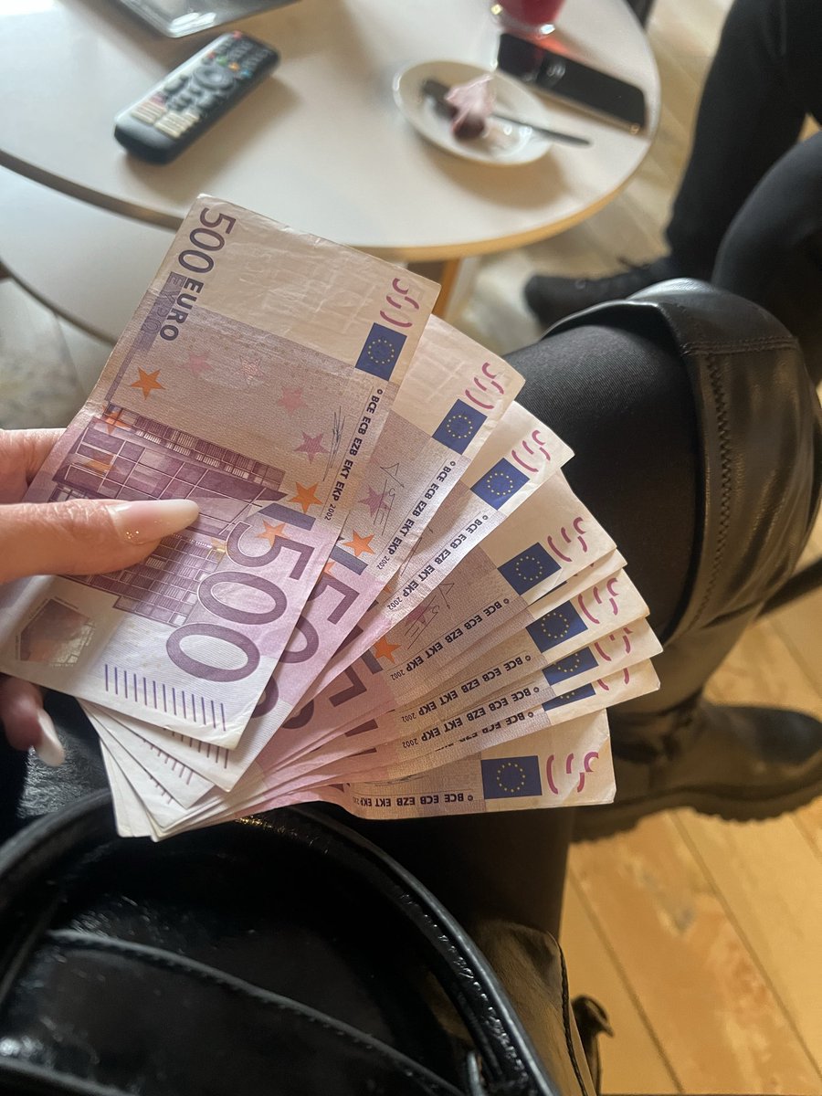 divvaqueen1's tweet photo. Money from me slave ! #slave #paypig #domina https://t.co/M4MFvIv4YZ