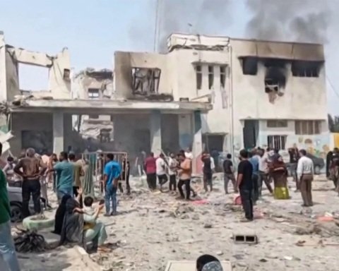 Müslümanların mukaddes Ramazan ayında emperyalist ABD ve tetikçisi İsrail 'in saldırısını lanetliyorum.

İran halkının, okula giden küçücük çocukları katledilen anne ve babaların, milyonlarca soydaşımızın yanındayız.