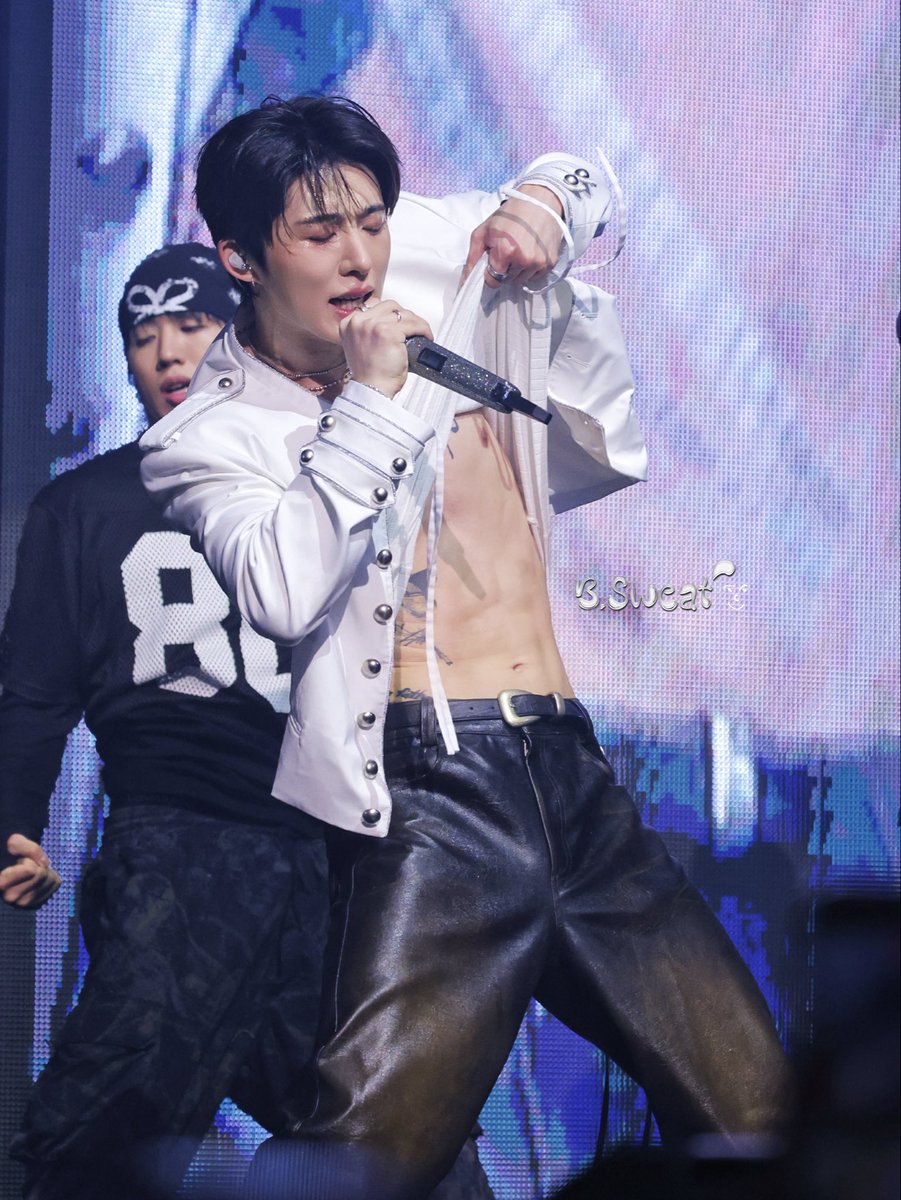 b_sweat_'s tweet photo. 𝟮𝟲𝟬𝟯𝟬𝟭 𝗧𝗵𝗲 𝗟𝗮𝘀𝘁 𝗣𝗮𝗿𝗮𝗱𝗲 𝗘𝗻𝗰𝗼𝗿𝗲 𝗶𝗻 𝗦𝗲𝗼𝘂𝗹 

🆘🆘🆘

#비아이 #김한빈 #BI #HANBIN #한빈
#TheLastParadeInSeoulEncore https://t.co/YIi1YAbQYK