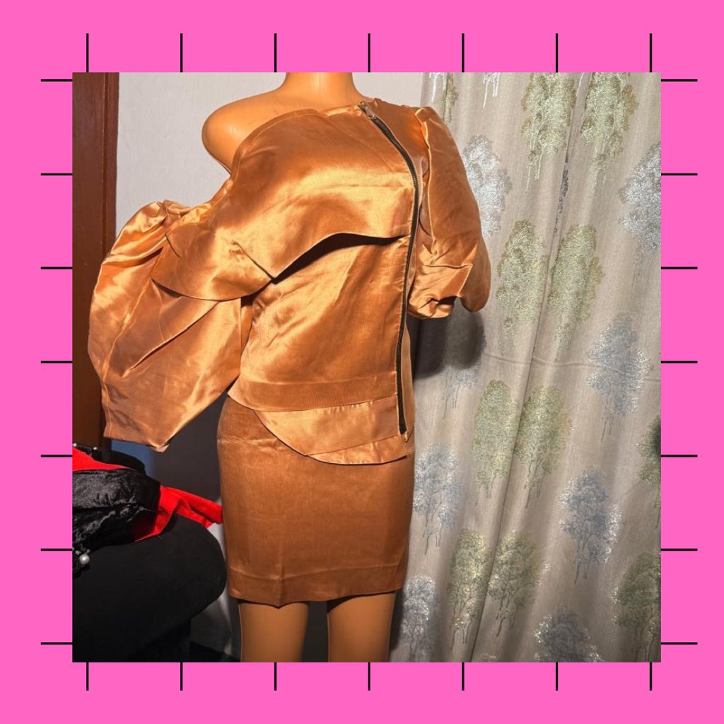 Puffy sleeve dress 
Size : UK 14/16
Price : N28,000
Condition : preloved 

Location : Egbeda, Lagos