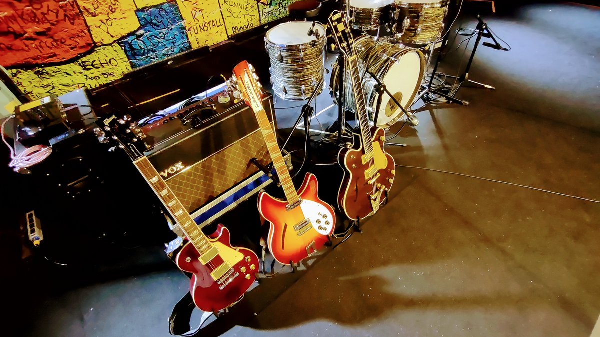 ThomasArques's tweet image. Ontem, dia 28 de fevereiro de 2026, no palco do Cavern Club São Paulo.

#cavernclubsaopaulo #beatlestribute #thomasarques