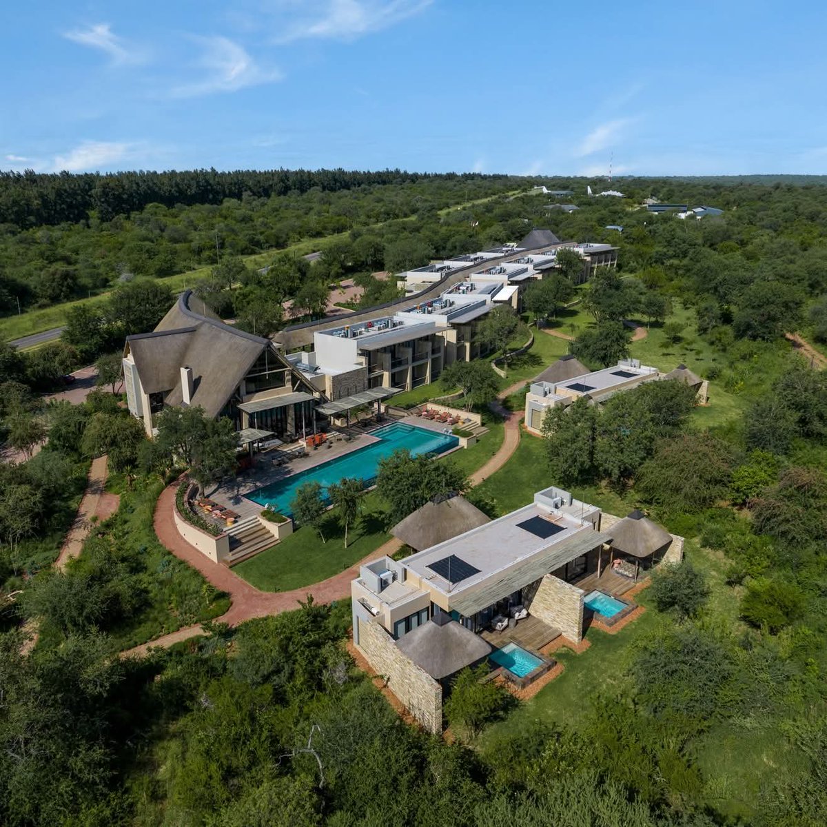 golimpopo's tweet photo. Radisson Safari Hotel | Hoedspruit 

Breathe in the wild air, soak up panoramic views, and reconnect with nature in its purest form. Info.hoedspruit@radisson.com 

https://t.co/te9pRzr0vA 
#limpoporeimagined
#Golimpopo | #Moretoenjoy https://t.co/T62rdUGMm0