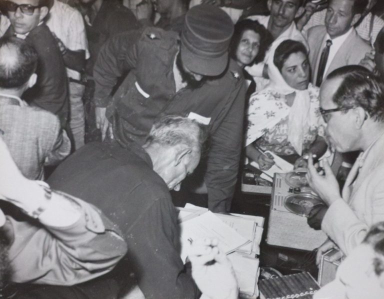 El 1 de marzo de 1959 el Comandante en Jefe Fidel Castro Ruz encabezó la primera entrega de 340 Títulos de Propiedad de la Tierra y repartición de 740 caballerías del antiguo latifundio de la Cuban Land and Leaf Tobacco Company, en Pinar del Río.
#100AñosConFidel
#SantiagoDeCuba