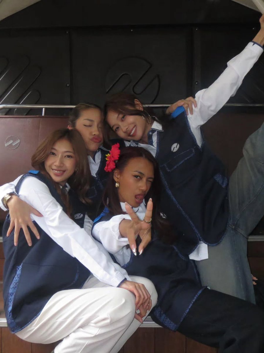 tolong ini no na <a href="/Shazfadesya/">Shaz</a> sama JKT48 <a href="/C_JessiJKT48/">Jessica Chandra</a> kenapa makin kesini makin mirip! you both like a twins here... 😱😱😱