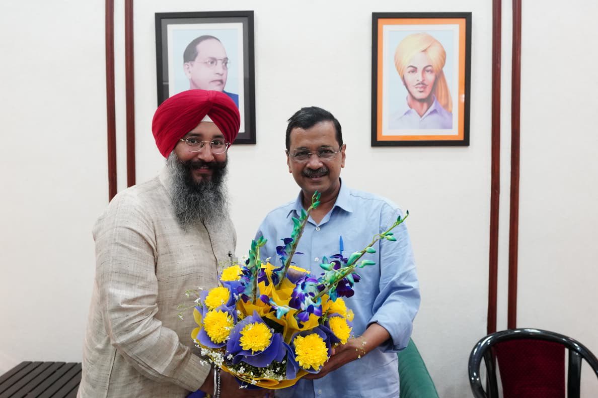 JsSekhwan's tweet photo. Met our party supremo  @ArvindKejriwal ji at his Delhi residence and personally congratulated him on his acquittal in the so-called liquor case. This victory will further strengthen the party at the national level and energize our mission for the 2027 Punjab elections. 💪🇮🇳 https://t.co/SglCpLBHzs