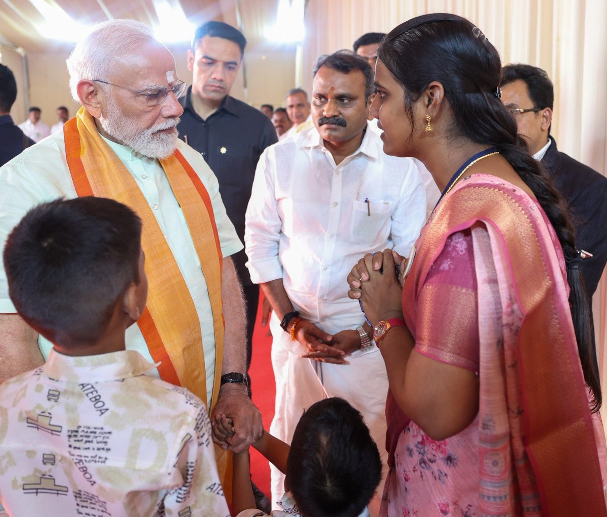 Narendra Modi tweet media