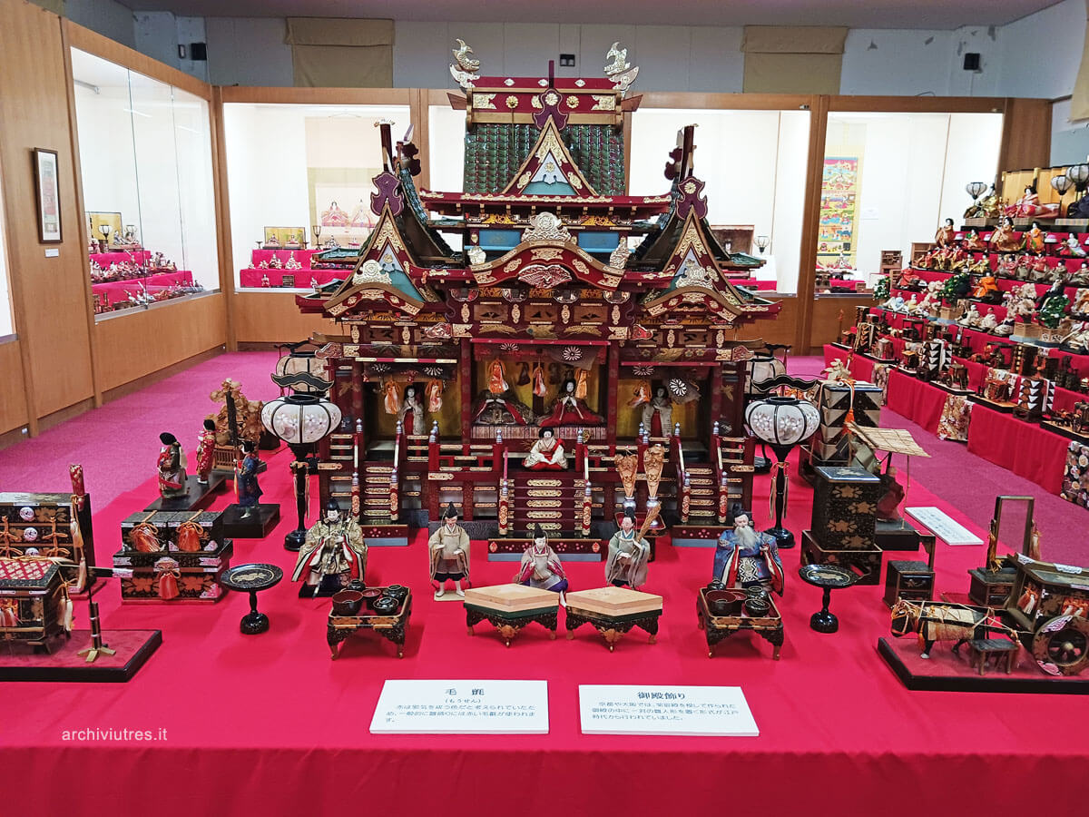 Il 3 marzo, in #Giappone, è Hina Matsuri, la “Festa delle bambole”. le case si tingono di rosso e oro per una festa dedicata alla salute, alla felicità e alla crescita armoniosa delle bambine.
archiviutres.it/luoghi-e-socie…
#archiviutres