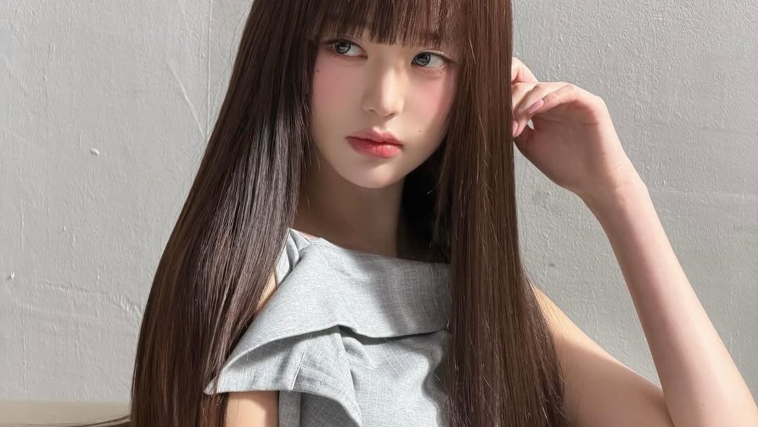 The ones that didn't make the cut are somehow always the ones I keep coming back to. Shot a whole video, looked completely unbothered the entire time, and yet here I am posting the leftovers because they felt too good to just disappear into a folder never to be seen again