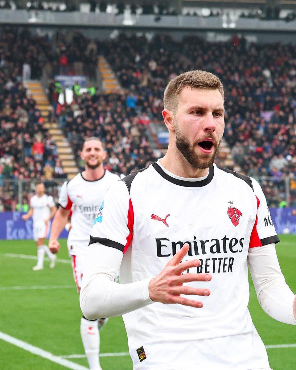 ilpallo's tweet photo. 0-2 e tre punti d'oro oggi a #Cremona.
Ora testa al derby ❤️🖤
#CremoneseMilan #SerieA https://t.co/HejS7Ft7WC