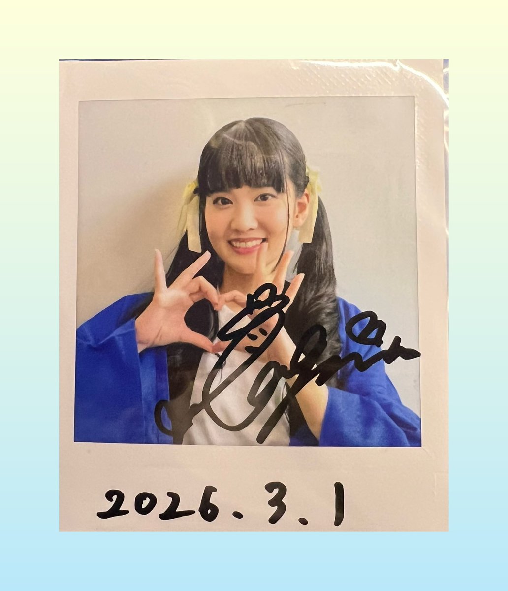 5周年記念チェキの🫶がもう既に神なのに「指の5本が5周年を意味してる