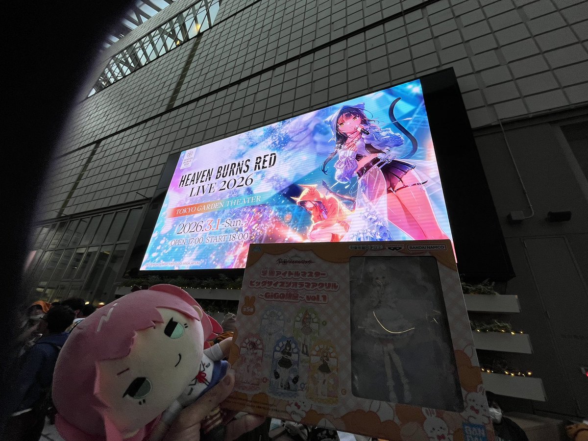 kaede4016's tweet photo. #ヘブバンライブ2026 
 #ヘブバン 
本日はLIVE、お疲れ様でした…！！！
痛車もできず、仕事も中々微妙な中紆余曲折ありましたが、無事本日の最高のLIVEに参戦することが出来ました…！！！
今日も今日とて初めましてのエンカもたくさんできて本当に良かった…
おっしゃ！あとひと踏ん張り頑張ろか！ https://t.co/LUdMUjD3Wc