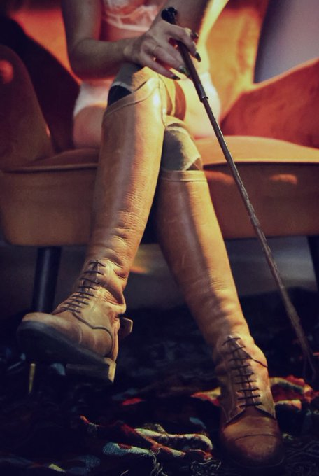 Susan_aw910's tweet photo. Love your boot pics. https://t.co/xmKgGsriqY