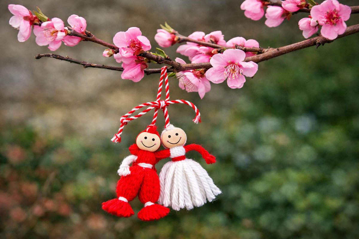 Today we congratulate Baba Marta!
On this holiday, everyone gives their loved ones a special amulet, called martenitsa, for health and strength in the coming year.
Martenitsa are made only for March 1, when, according to the Bulgarian people, the new economic year begins.