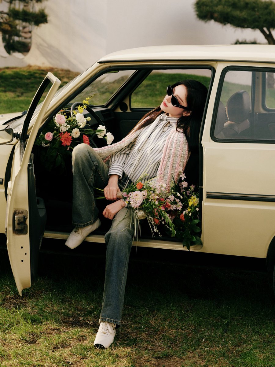 Gorgeous 
Dilraba Paris Fashion Week
#Dilraba 
#dior 
#DiorAW26
<a href="/Dior/">Dior</a>