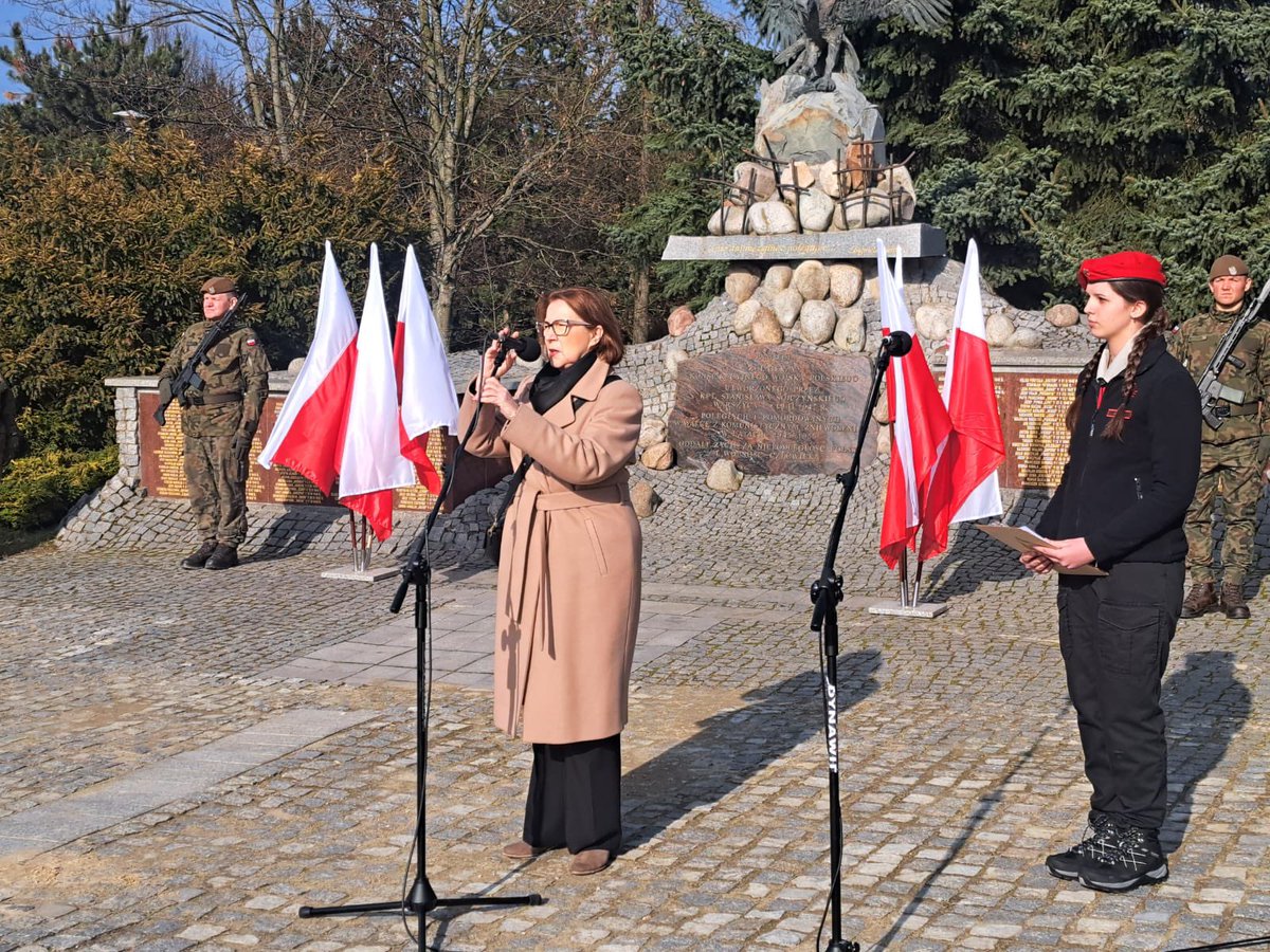 🇵🇱 Do Polski Wolnej, Suwerennej, Sprawiedliwej i Demokratycznej, prowadzi droga przez walkę ze znikczemnieniem, zakłamaniem i zdradą! - Stanisław Sojczyński „Warszyc”
W Radomsku pod pomnikiem Konspiracyjnego Wojska Polskiego oddaliśmy hołd Żołnierzom Wyklętym. 
#Pamiętamy 🇵🇱