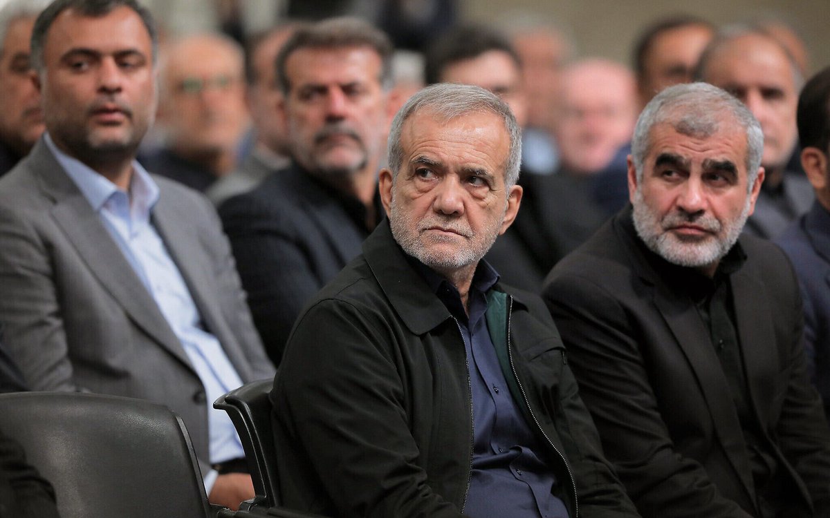 Un cop eliminada la cúpula política iraniana, els periodistes que presenten els TN de TV3 <a href="/som3cat/">3Cat</a> ja poden recuperar corbates i penjar les camises negres. Un mínim d’elegància ajudarà a recuperar credibilitat.