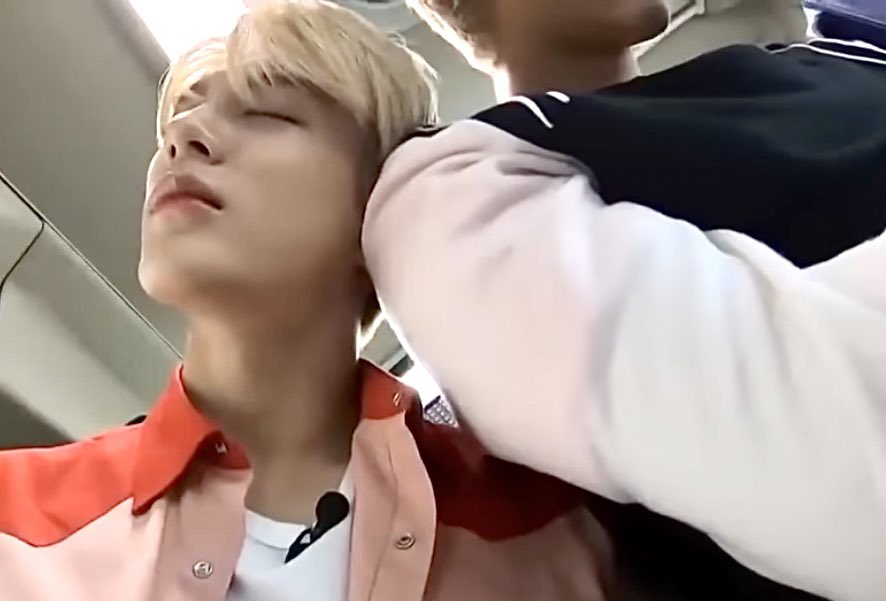 นึกถึงตอนโดนแซวอ่ะ "พวกคุณสองคนโรแมนติกกันจัง" คนนอกเห็นแค่นิดเดียวยังรู้สึกได้ 

ซีนนี้เป็นซีนไปเที่ยวปูซาน วันนั้นเจโน่เป็นคนจัดทริป เจโน่เลือกพาแจมินขึ้นรถบัสแทนแท็กซี่ เพราะอยากได้ฟีลเหมือนสมัยเรียน