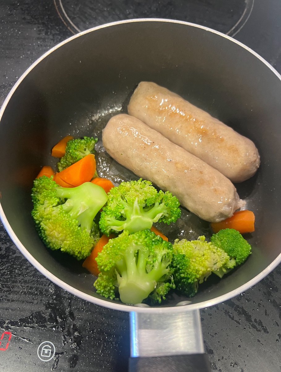 Aniruddhsinh178's tweet photo. Simple ingredients, pure satisfaction. Five-minute meals bring joy, soothing both stomach and soul.#SimpleDelicious #KitchenMoments #Today https://t.co/WoPYuuuBrP