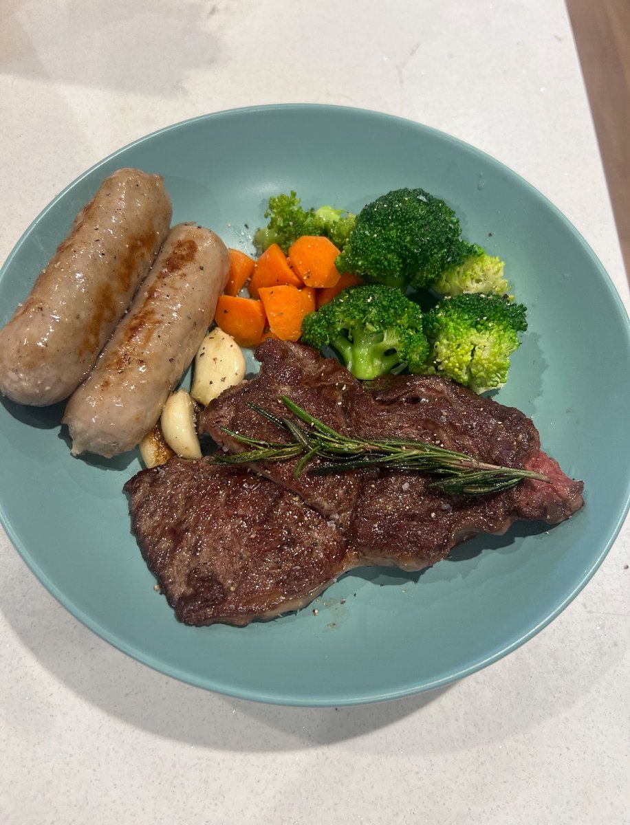 Aniruddhsinh178's tweet photo. Simple ingredients, pure satisfaction. Five-minute meals bring joy, soothing both stomach and soul.#SimpleDelicious #KitchenMoments #Today https://t.co/WoPYuuuBrP